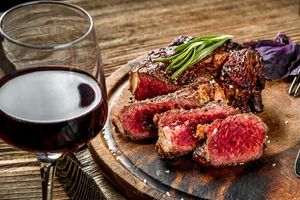 Какое вино подходит к мясу: советы бывалых гурманов